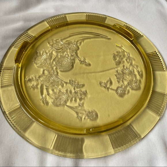 Vintage Gold/Yellow Depression Glass Footed Cake Or Dessert Plate - Picture 3 of 5